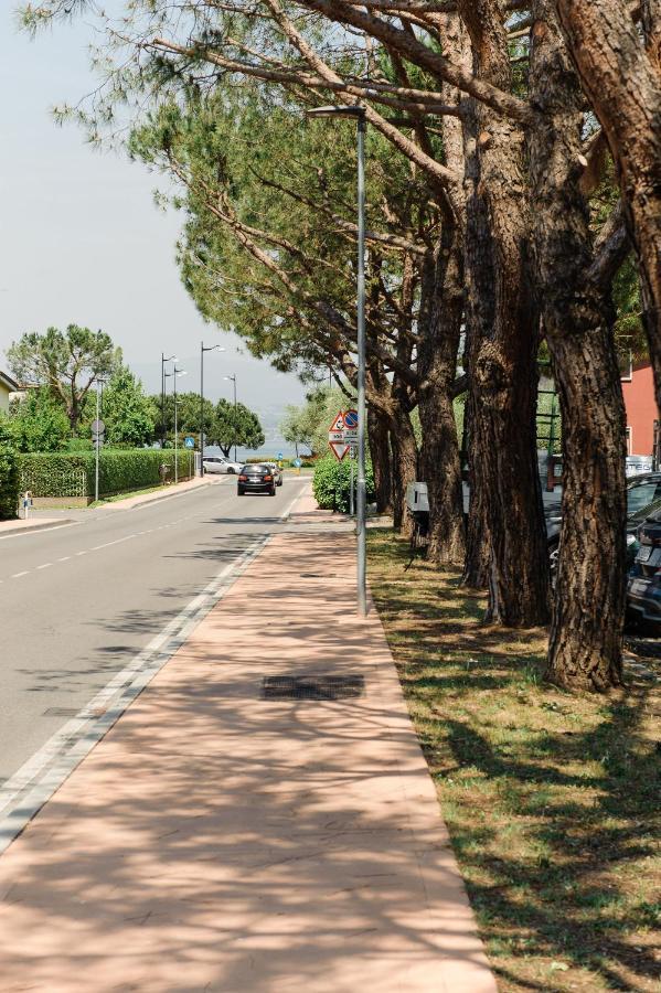 Appartamento Afrodite Ντεζεντσάνο ντελ Γκάρντα Εξωτερικό φωτογραφία